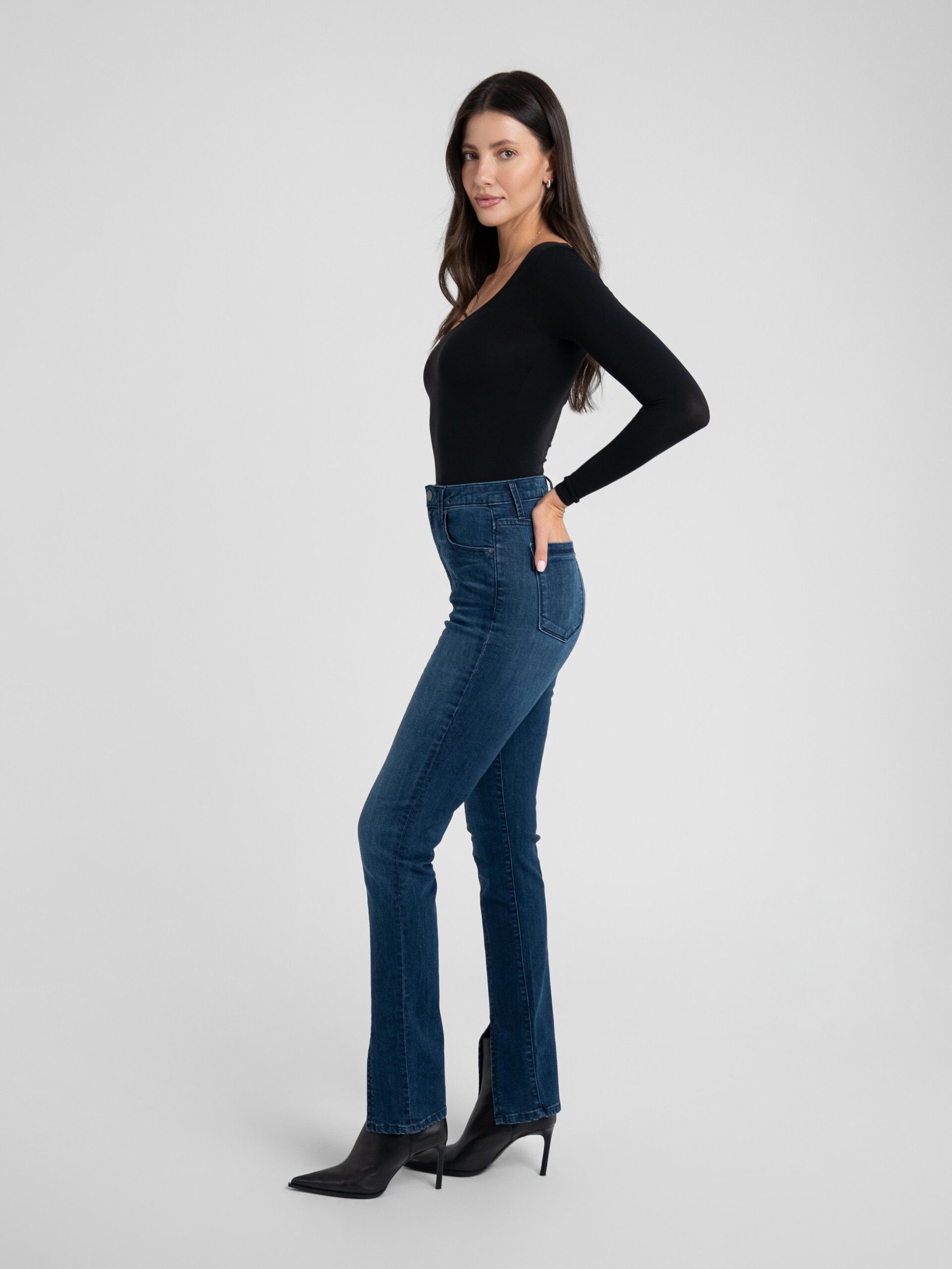 Bombshell Runaround Sue w/Front Slit in Midnight